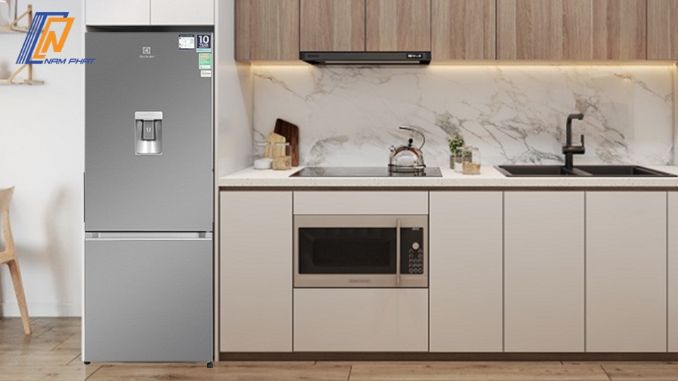 so sánh tủ lạnh Hitachi và Electrolux