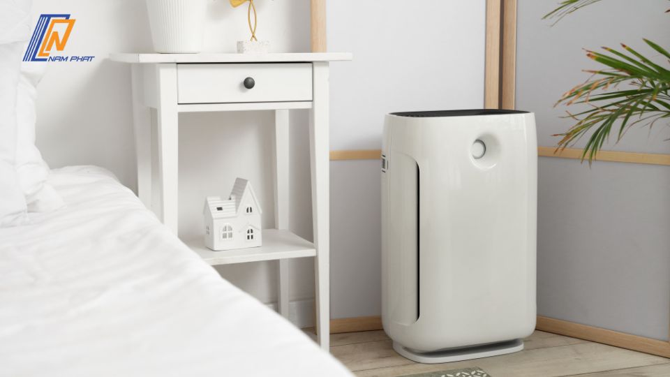 có nên dùng máy lọc không khí trong phòng ngủ