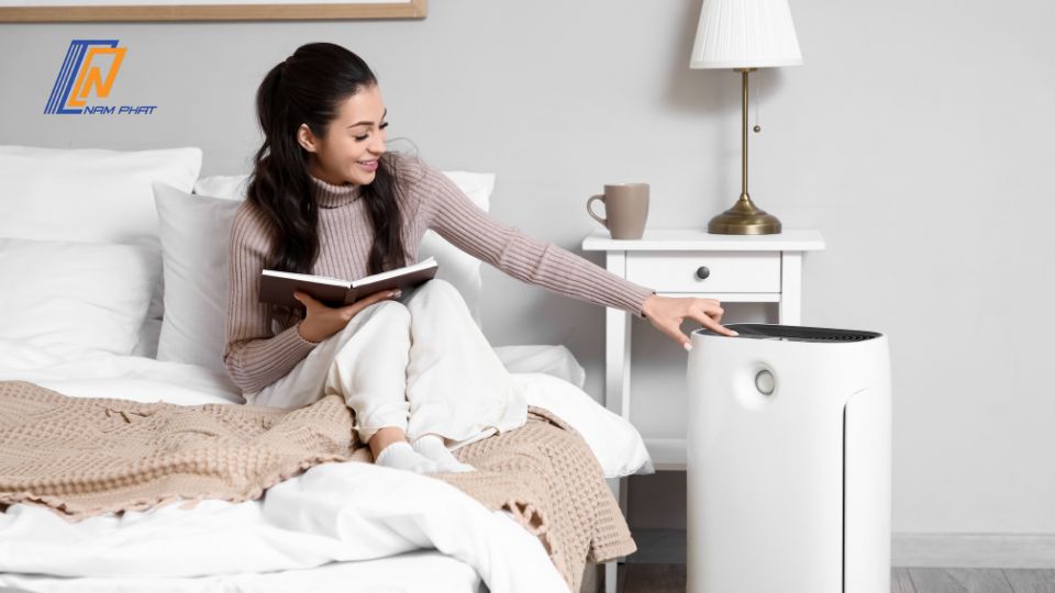 có nên dùng máy lọc không khí trong phòng ngủ