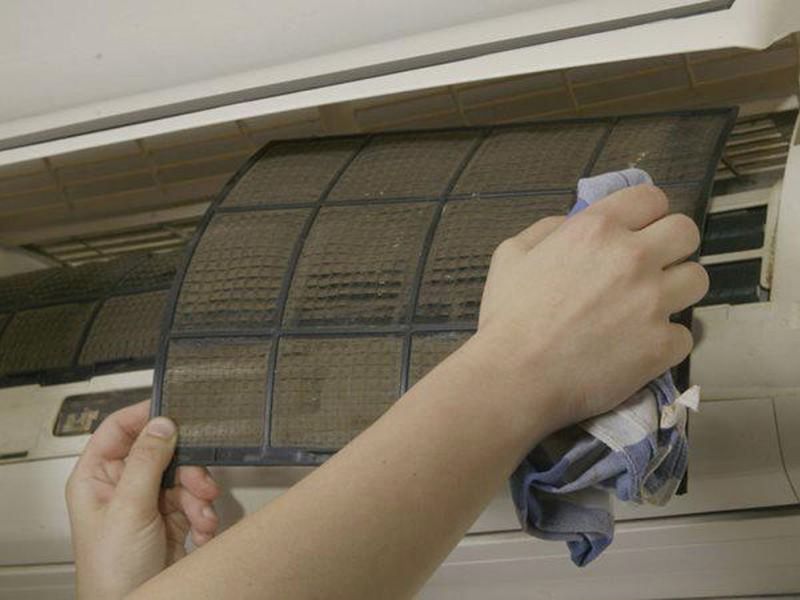Dàn lạnh điều hòa bị bám bẩn 