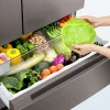 Ảnh ngăn kéo rau củ đầy ắp rau xanh, ớt đà lạt và trái cây tươi mọng