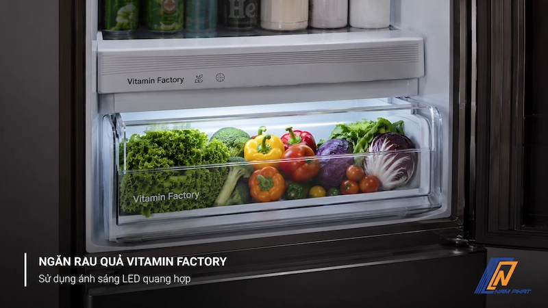 Ngăn rau quả Vitamin Factory sử dụng ánh sáng LED quang hợp bên trong tủ