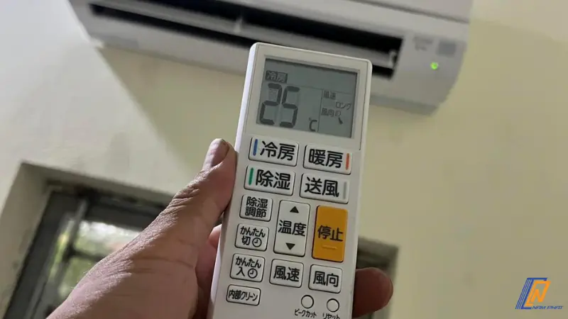 Remote điều khiển phím lớn hiển thị sắc nét và chế độ hẹn giờ bật tắt