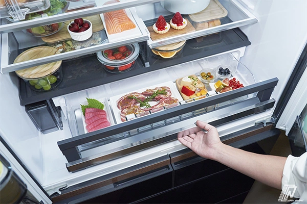 Kiểm tra kích thước hộp thực phẩm có vừa ngăn kéo tủ đông