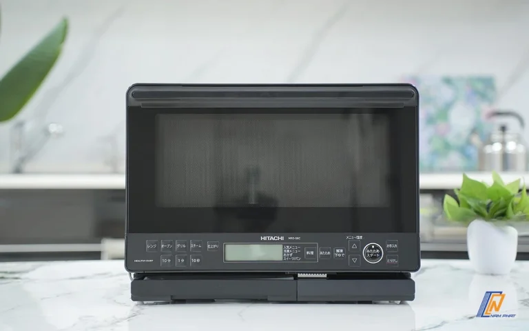 Mặt trước lò vi sóng Hitachi MRO-S8C thiết kế hiện đại