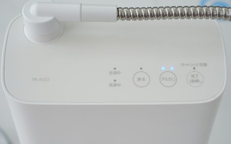 Bảng điều khiển trên máy lọc nước ion kiềm Panasonic TK-AS32-W.
