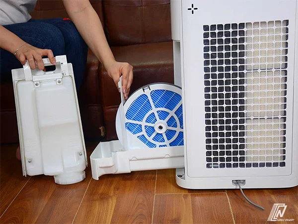 Xem cách tháo và vệ sinh trước khi mua máy lọc không khí có bù ẩm